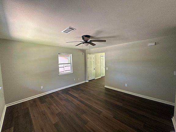 3rd image of 619 Hoover St