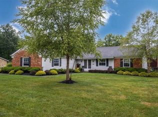 8064 Thornhurst Dr, North Royalton, OH 44133