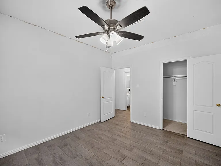 308 Keswick Ln — Photo 25