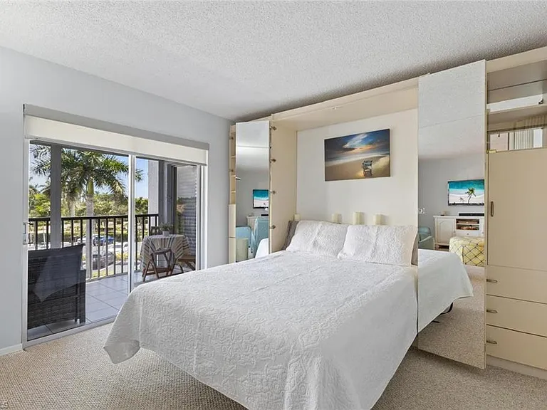 555 Park Shore Dr #B-302 — Photo 13