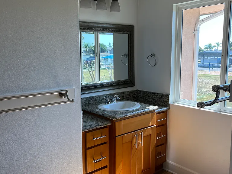 2068 Wallace Ave #B — Photo 35