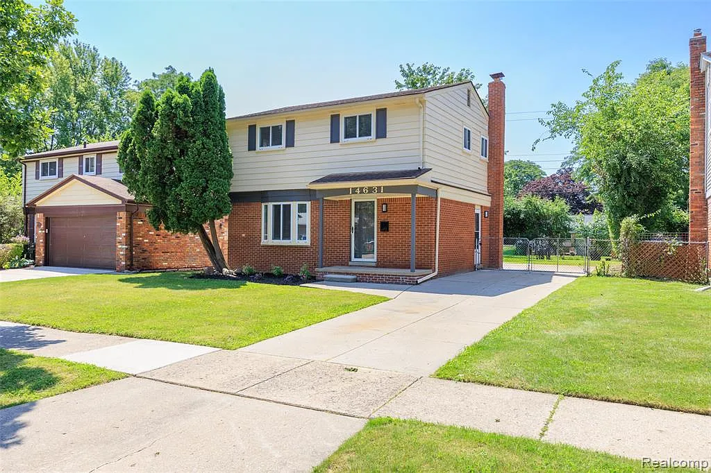 4 bed, 1.5 bath, 1498 sqft, $2,400 — Photo 1