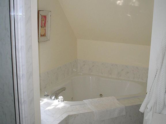 4th image of 5918 Kensington Ave