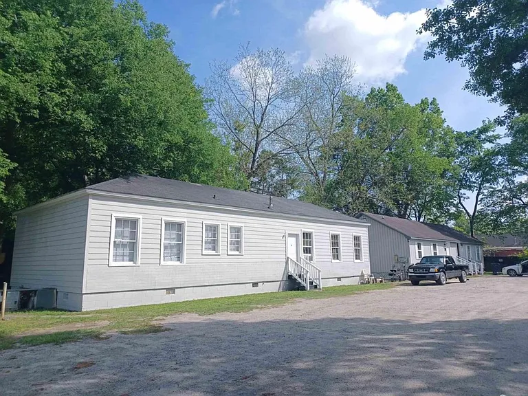 302 Jones Ave #D — Photo 1