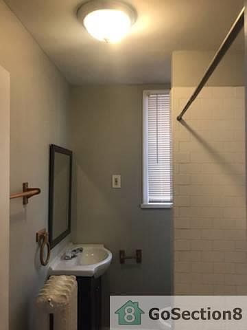 2nd image of 124 E Walnut Ln