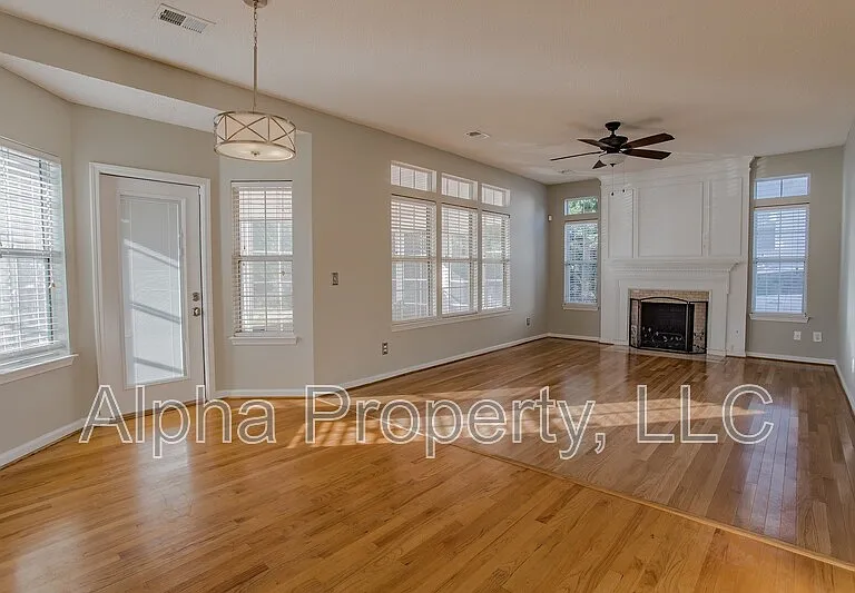120 Windsong Dr — Photo 12