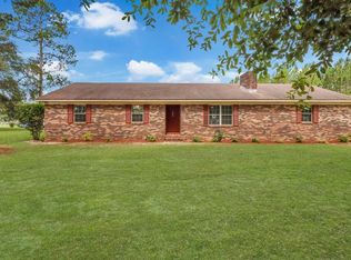 293 Pine Dr, Waycross, GA 31503