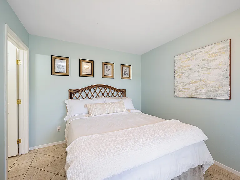 2040 Ferndale Rd — Photo 10