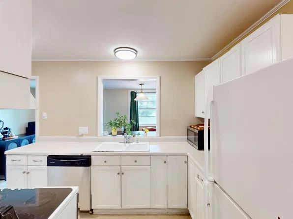 1136 E Woodlawn Rd, Charlotte, NC 28209
