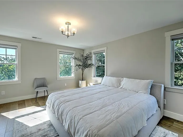 137 Rosebriar Ave — Photo 21