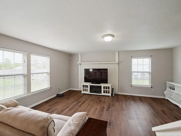 4898 Little Pine Dr — Photo 8