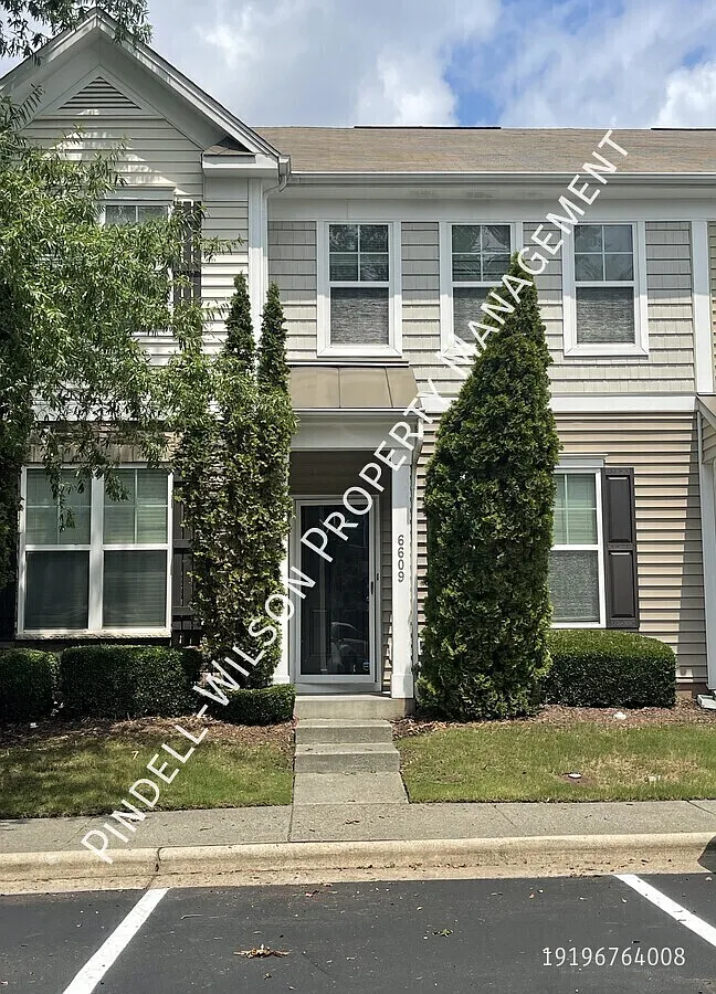 Beautiful North Raleigh Townhome — Photo 1