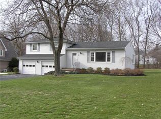91 Crest View Dr, Rochester, NY 14625