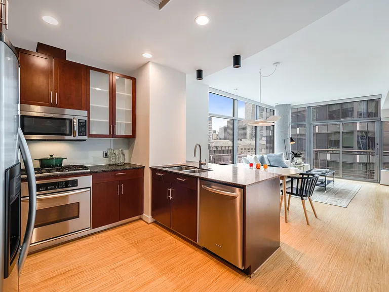 2033 2nd Ave #1010 — Photo 2