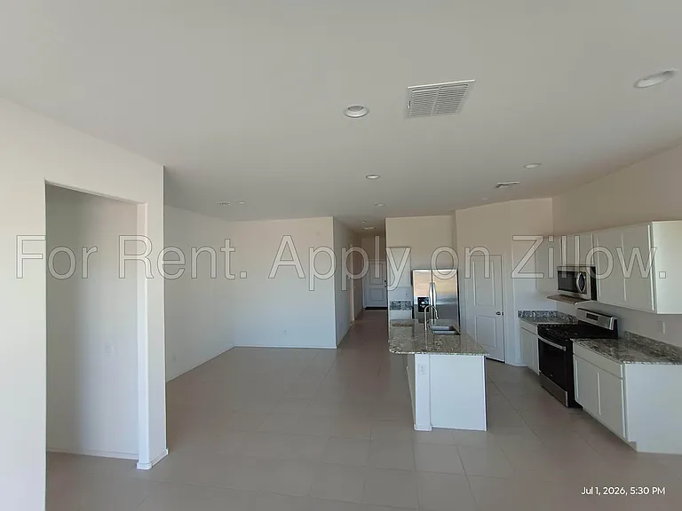 15565 W Desert Hollow Dr — Photo 4