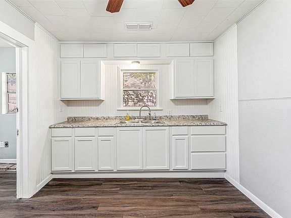 5th image of 725 W Green St