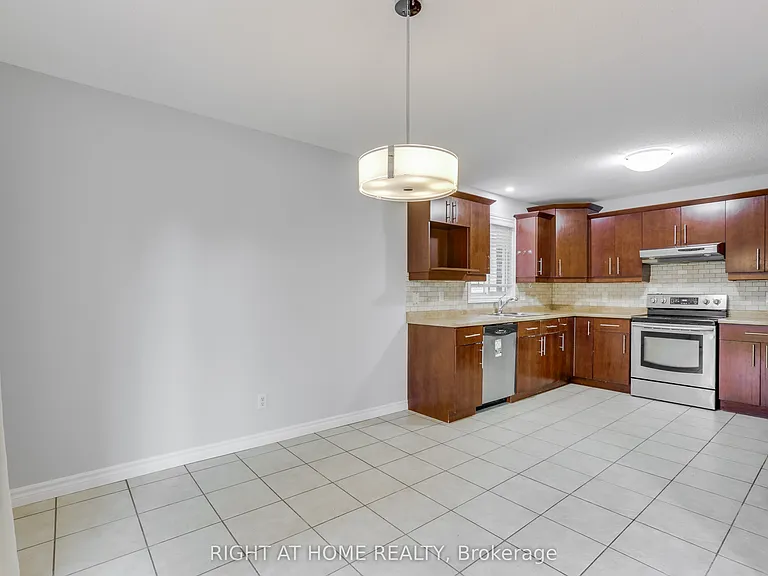 2206 Coronation Dr — Photo 10