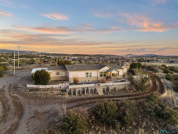 4th image of 66 Arenas Valley Rd