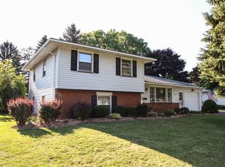 31 Appian Dr, Rochester, NY 14606