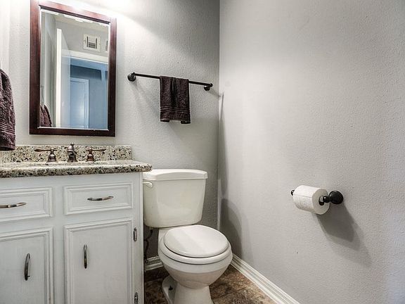 5th image of 15913 Lakeview Dr