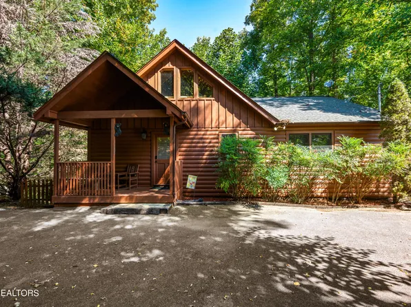 1105 Oak Ct, Gatlinburg, TN 37738