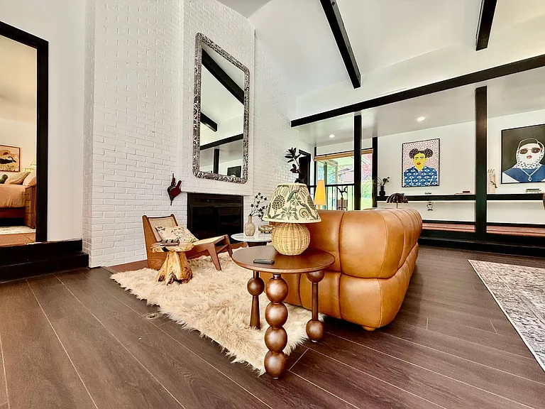 527 Valewood Ln — Photo 12