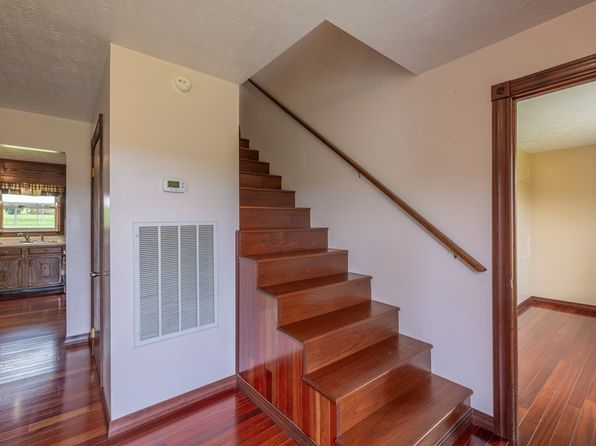 207 Pleasant View Rd, Rose Hill, VA 24281
