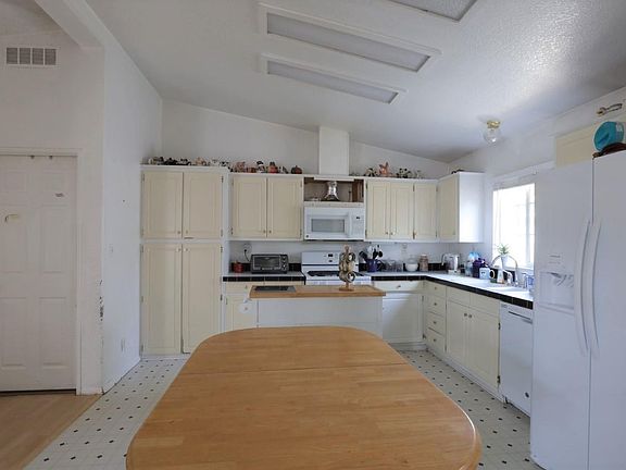 5th image of 870 Camden Ave #29