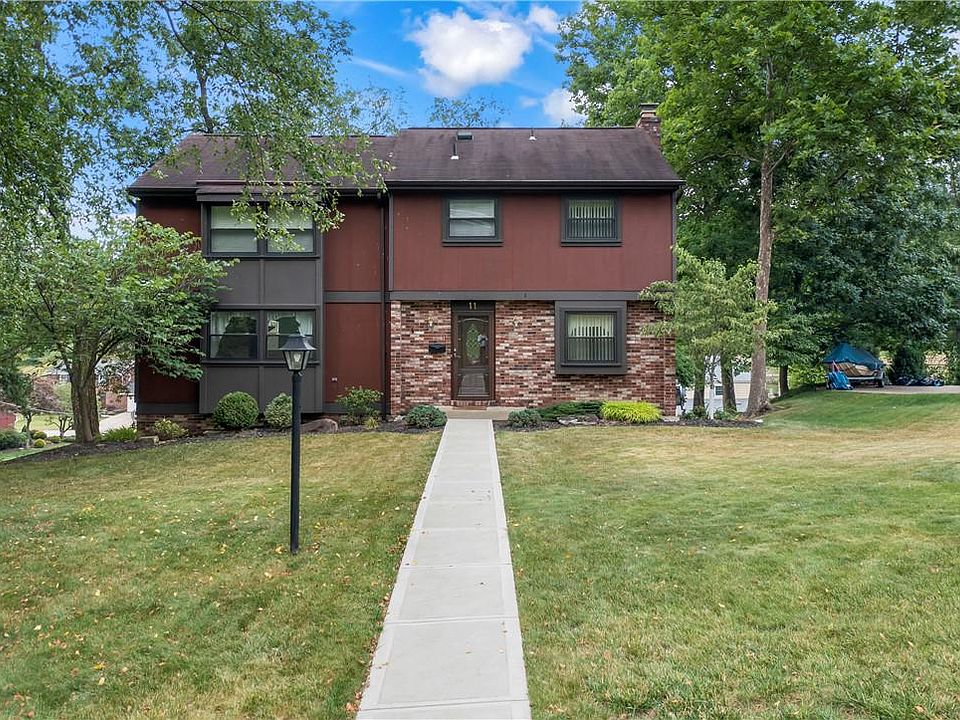 1st image of 11 Woodbridge Dr