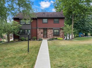 11 Woodbridge Dr, Bethel Park, PA 15102