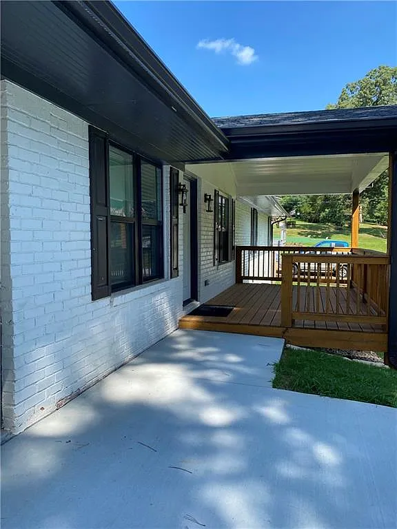 3 bed, 3.0 bath, 2317 sqft, $2,600 — Photo 3