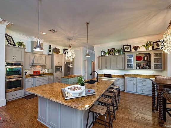 3rd image of 209 Bridgepoint Cir