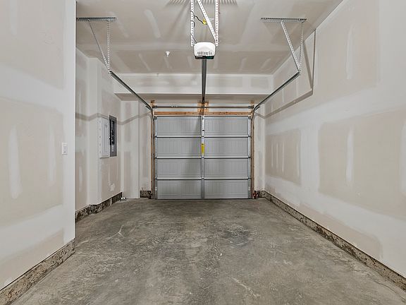 4th image of 1509 Moore St
