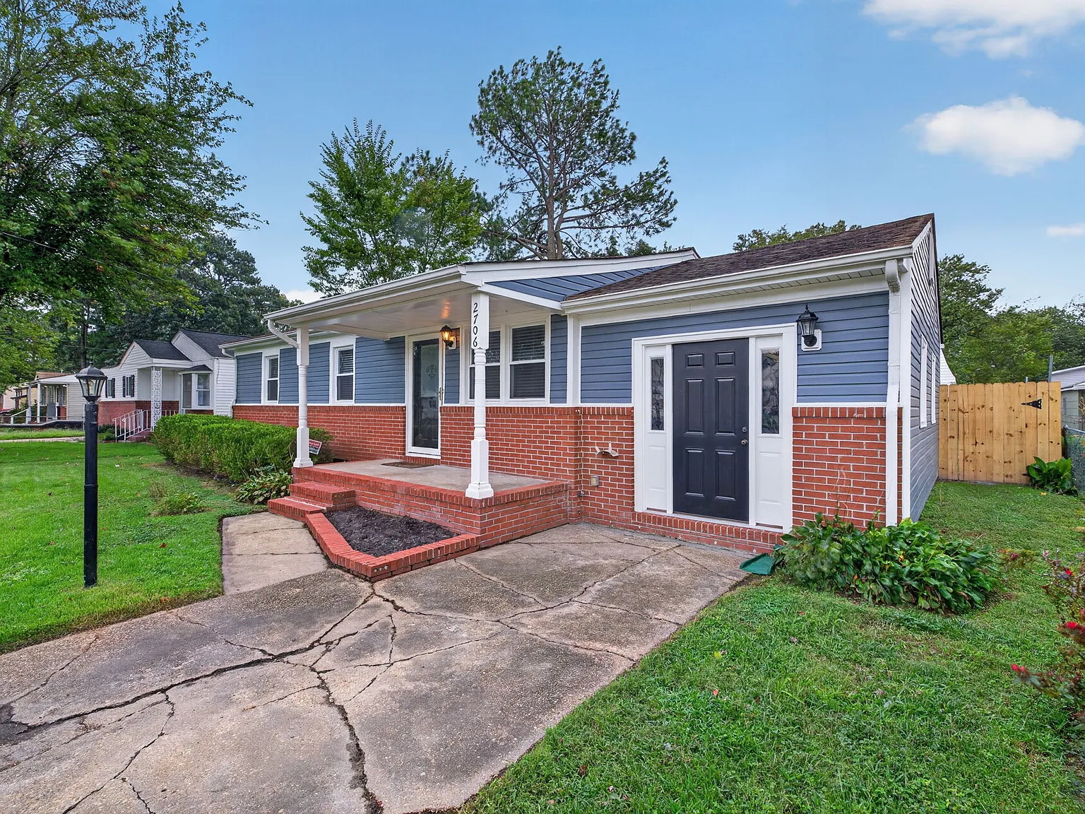 3 bed, 1.5 bath, 1533 sqft, $2,300 — Photo 2