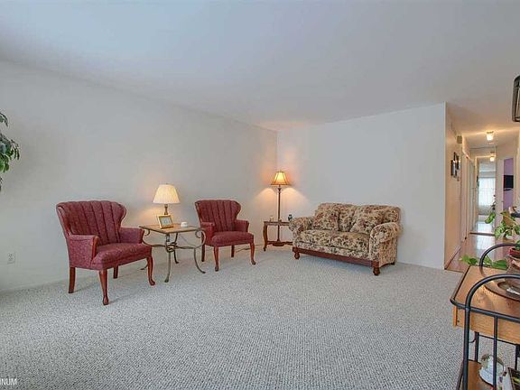 4th image of 39160 Ceceil Dr