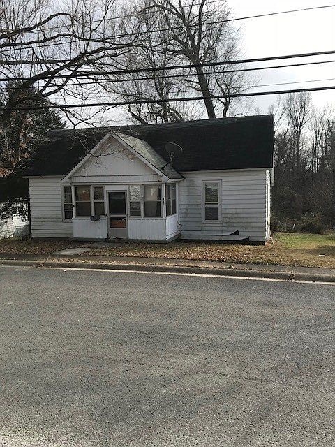 2nd image of 109 E Trowbridge St