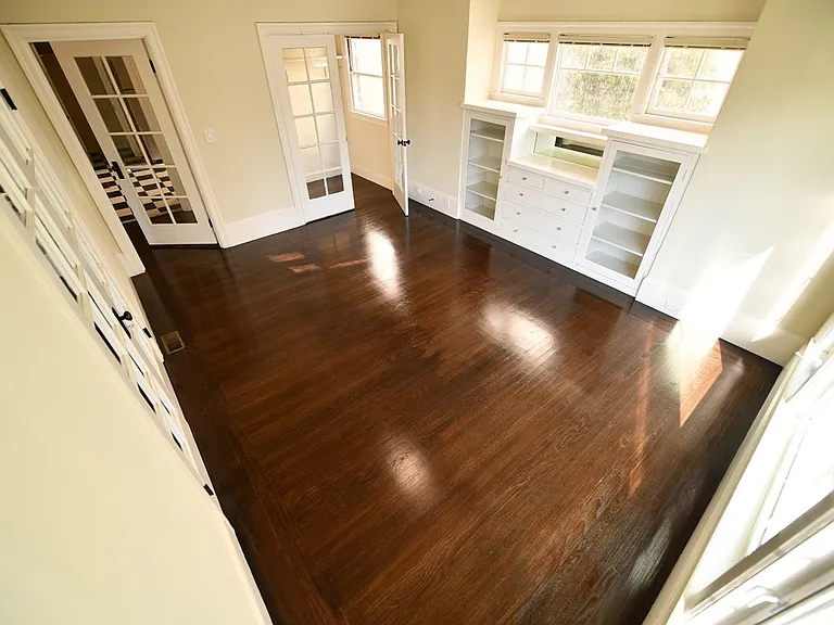 747 Warfield Ave — Photo 12