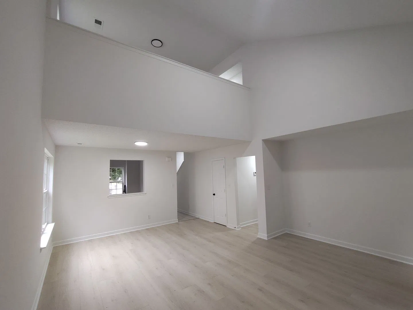Beautiful cul-de-sac home - Lots of Upgrades — Photo 3