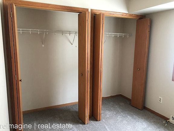 5th image of 1030 Knox Ave N #1