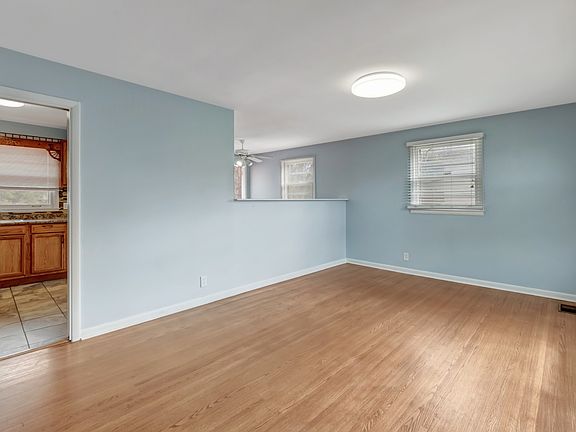 5th image of 707 Robert Burns Dr