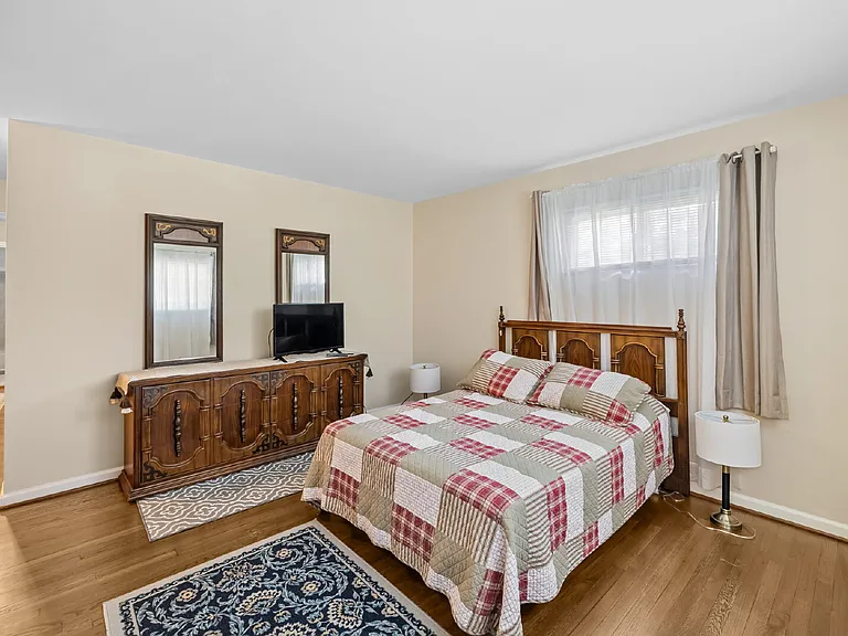 902 Leverton Rd — Photo 8