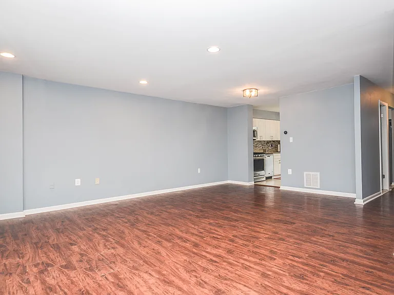 752 College Pkwy #7 — Photo 5