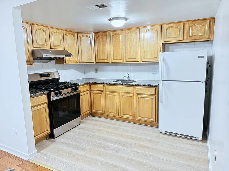 304 N 8th St — Photo 8