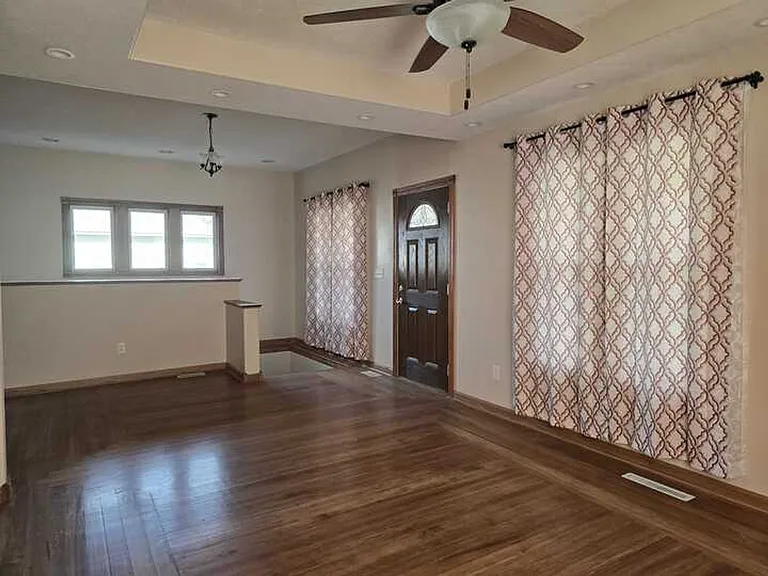 312 W 9th St — Photo 15