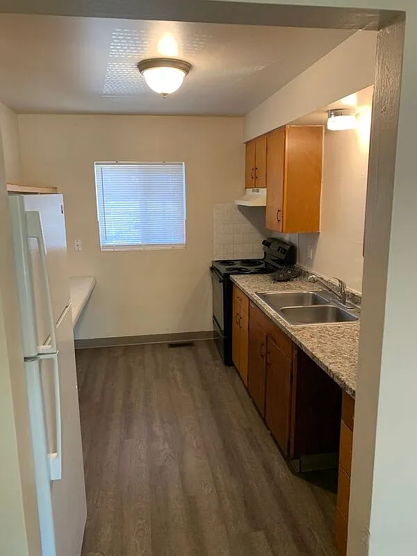 2 bed, 1.0 bath, 1050 sqft, $1,200 — Photo 4