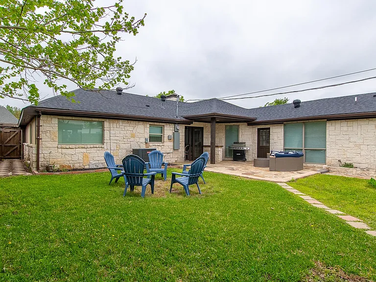 3631 Seguin Dr — Photo 36