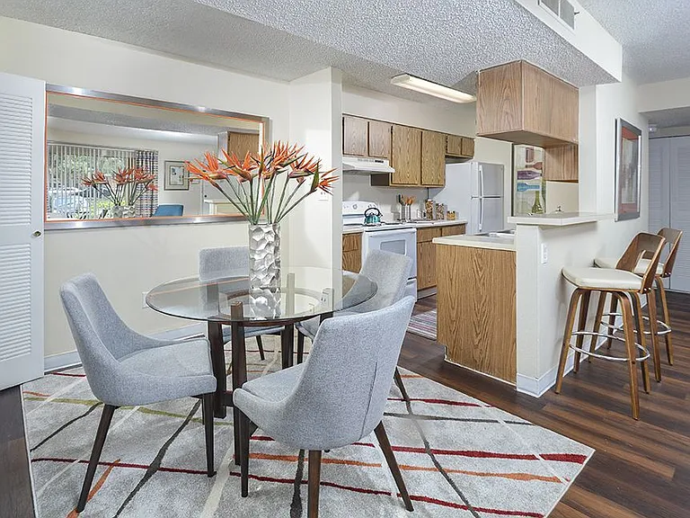 Windwood Oaks Apartments — Photo 21
