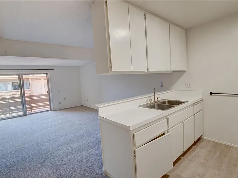 4012 Valeta St #302 — Photo 8
