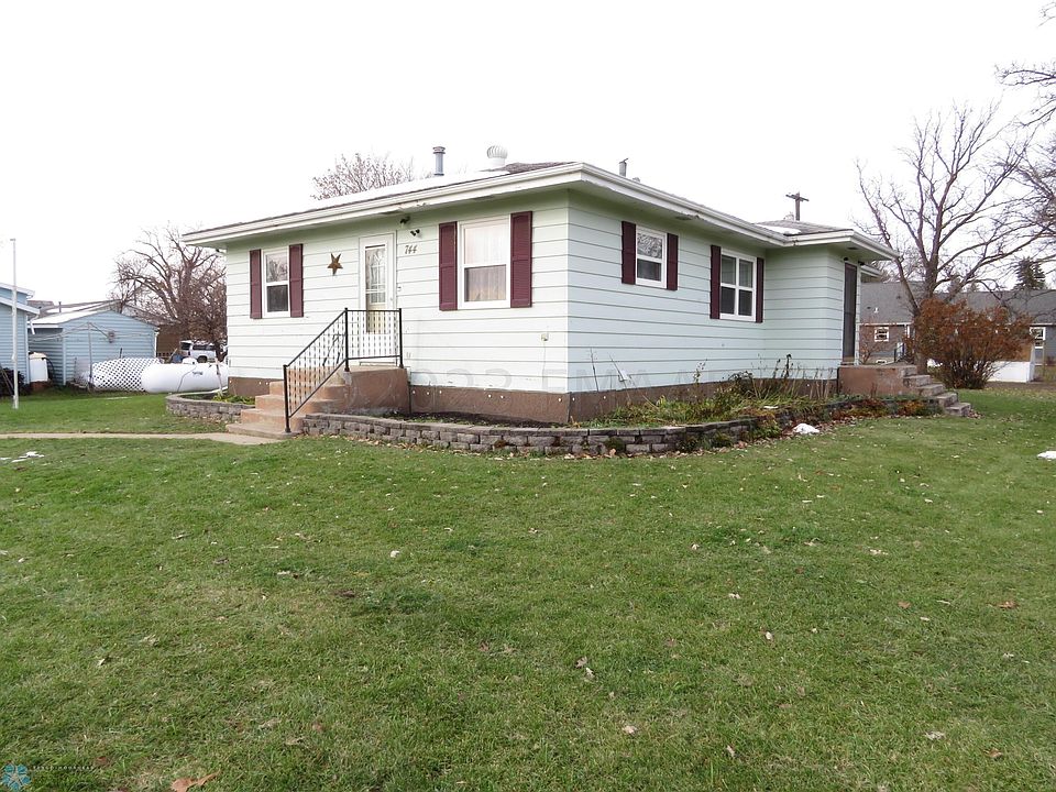 744 E 7th St, Neche, ND 58265 Zillow