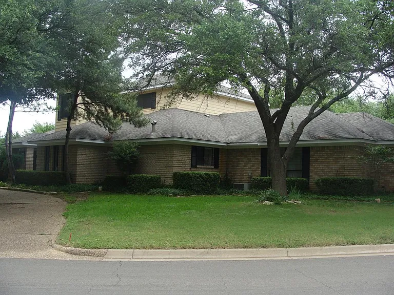9622 Oak Springs Dr — Photo 3
